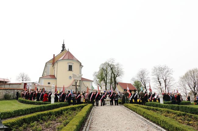 Odsłonięcie pomnika "Niezłomnym-Ojczyzna" w Morawicy