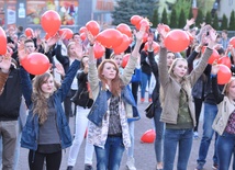 Taniec z balonami do hymnu ŚDM 2016