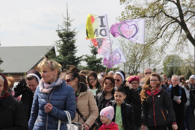 Pielgrzymka z Roszkowej Woli do Żdżar w 27. rocznicę beatyfikacji Franciszki Siedliskiej