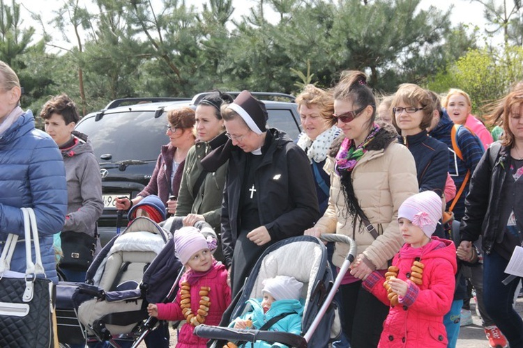 Pielgrzymka z Roszkowej Woli do Żdżar w 27. rocznicę beatyfikacji Franciszki Siedliskiej