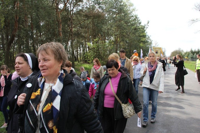 Pielgrzymka z Roszkowej Woli do Żdżar w 27. rocznicę beatyfikacji Franciszki Siedliskiej