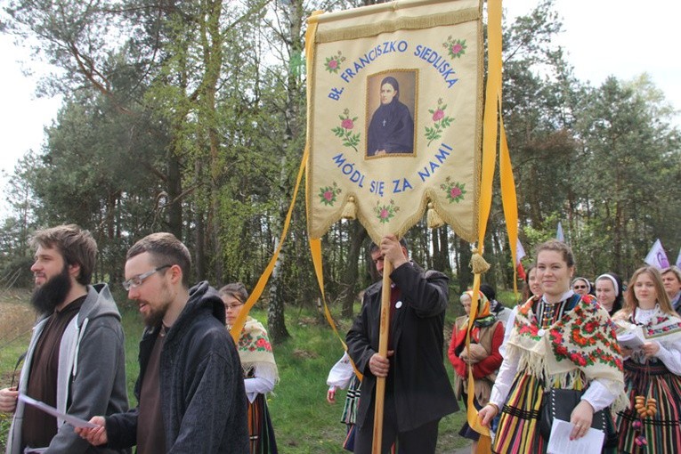 Pielgrzymka z Roszkowej Woli do Żdżar w 27. rocznicę beatyfikacji Franciszki Siedliskiej