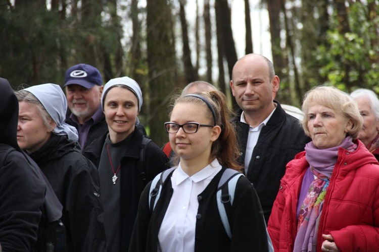 Pielgrzymka z Roszkowej Woli do Żdżar w 27. rocznicę beatyfikacji Franciszki Siedliskiej