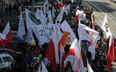 Kilkanaście tysięcy osób na XIV Marszu dla Życia