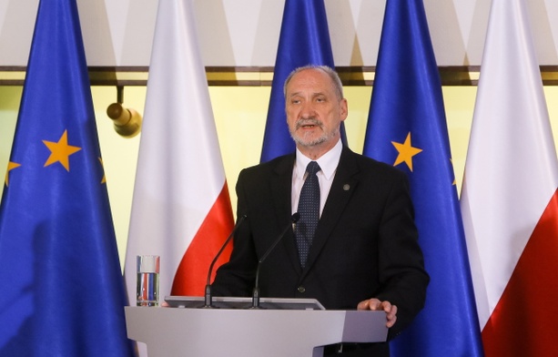 Macierewicz: Będą zmiany w planie modernizacji armii