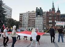 Nowy przepis nie dotyka jeszcze wrażliwego  tematu pomników  czy miejsc pamięci.  Czy kiedyś to się zmieni? Na zdjęciu: pomnik wdzięczności Armii Radzieckiej w Legnicy.