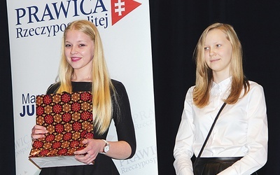 	Na wycieczki pojadą Amelia Siczek (z lewej) i Aneta Lipiec.