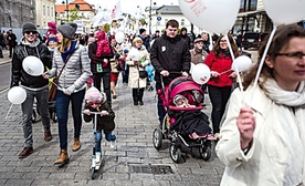 	W obronie życia w stolicy maszerowało wiele osób, w tym rodziny z dziećmi.