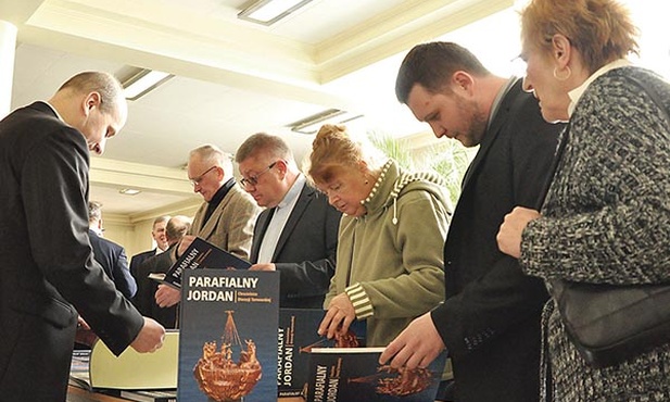 Album cieszył wielkim zainteresowaniem czytelników