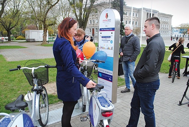 ▲	Wiele osób pytało o zasady korzystania z rowerów.