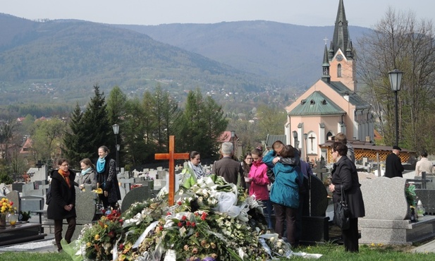 Krzysiek Olesiński spoczywa na wilkowickim cmentarzu