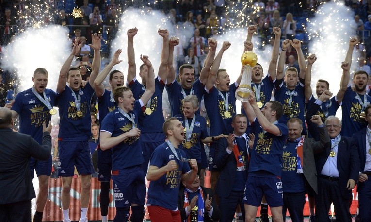 Zaksa na tronie