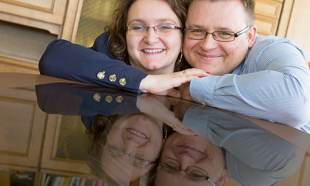 Anna i Michał Malińscy – rodzice trojga dzieci, od lat w ramach ośrodka Fundacji Światło–Życie „Zakkai” prowadzą kursy związane z biblijnym spojrzeniem na finanse.