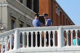 Strzeż się policjantów we Włoszech