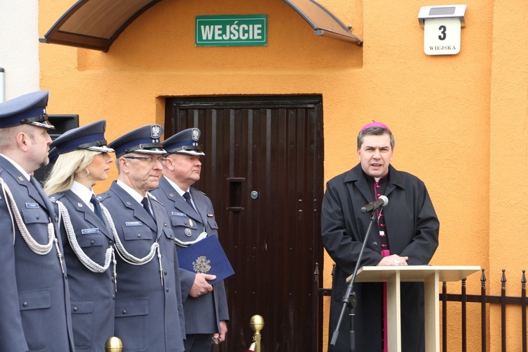 Odłsonięcie pamiątkowej tablicy na murze ZK w Łowiczu