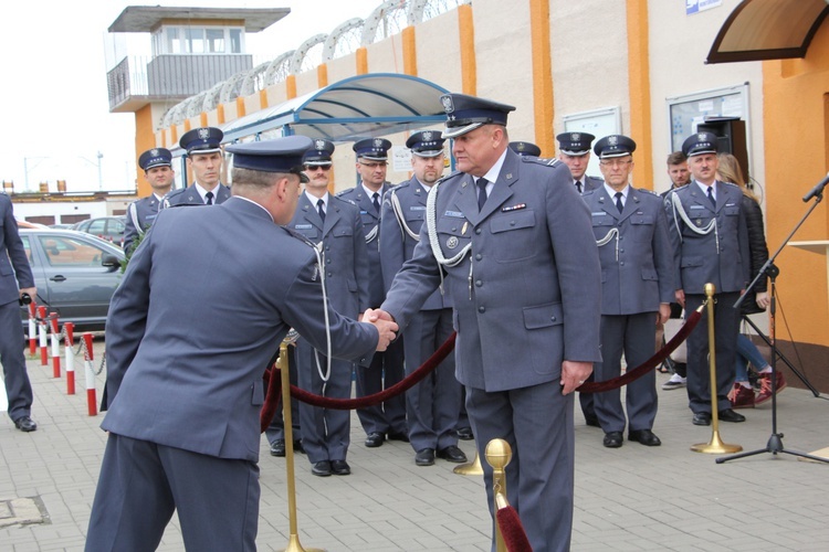 Odłsonięcie pamiątkowej tablicy na murze ZK w Łowiczu