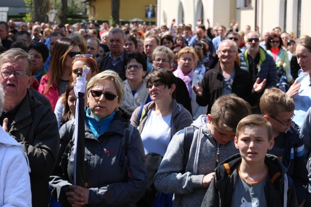 Msza św. dla pielgrzymów łagiewnickich - Hałcnów 2016