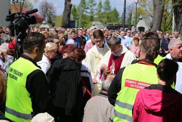 Msza św. dla pielgrzymów łagiewnickich - Hałcnów 2016