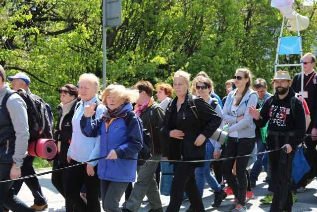 IV pielgrzymka do Łagiewnik wyrusza z Hałcnowa - cz. I