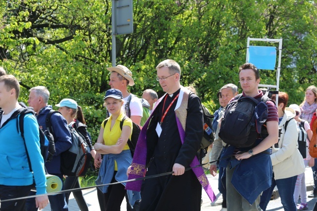 IV pielgrzymka do Łagiewnik wyrusza z Hałcnowa - cz. I