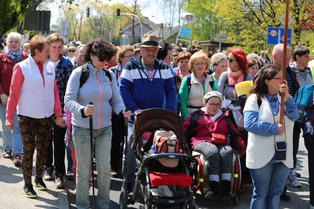 IV pielgrzymka do Łagiewnik wyrusza z Hałcnowa - cz. I