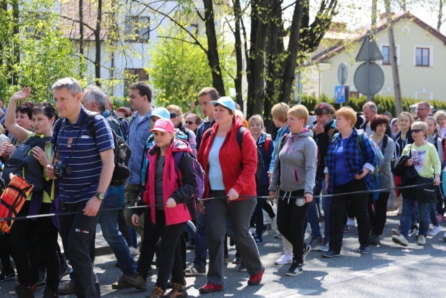 IV pielgrzymka do Łagiewnik wyrusza z Hałcnowa - cz. I