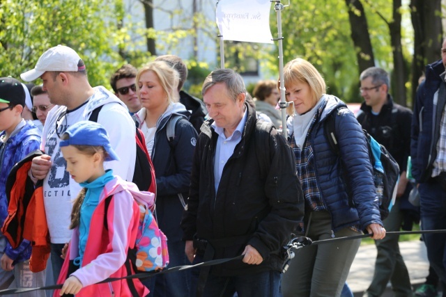 IV pielgrzymka do Łagiewnik wyrusza z Hałcnowa - cz. I