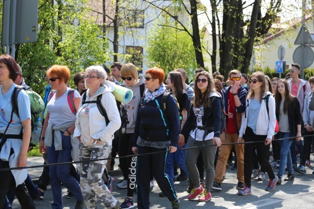 IV pielgrzymka do Łagiewnik wyrusza z Hałcnowa - cz. I