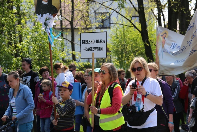 IV pielgrzymka do Łagiewnik wyrusza z Hałcnowa - cz. I