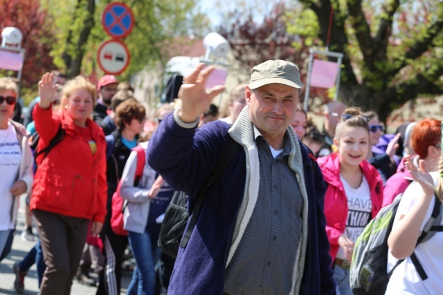 IV pielgrzymka do Łagiewnik wyrusza z Hałcnowa - cz. II