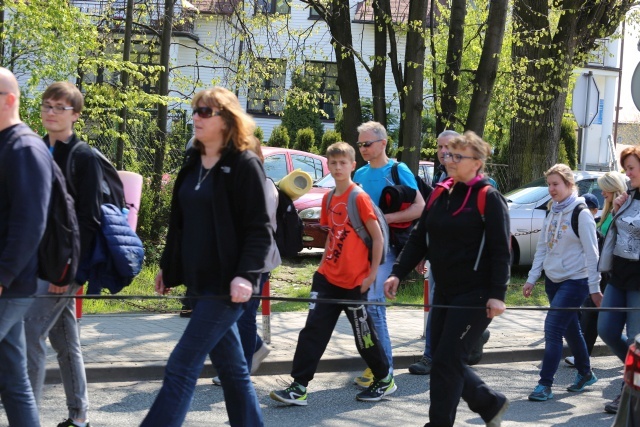 IV pielgrzymka do Łagiewnik wyrusza z Hałcnowa - cz. II