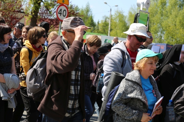 IV pielgrzymka do Łagiewnik wyrusza z Hałcnowa - cz. II