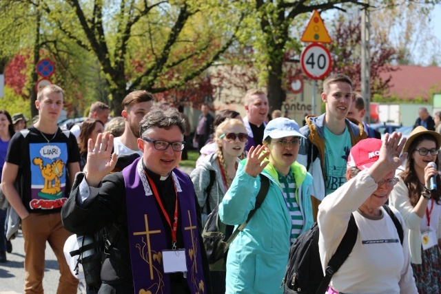 IV pielgrzymka do Łagiewnik wyrusza z Hałcnowa - cz. II