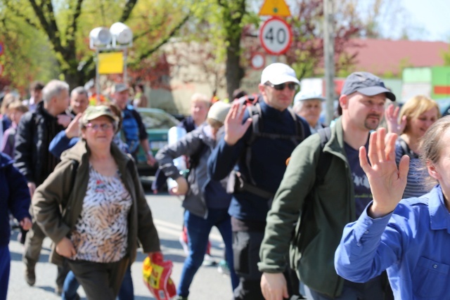 IV pielgrzymka do Łagiewnik wyrusza z Hałcnowa - cz. II