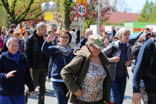 IV pielgrzymka do Łagiewnik wyrusza z Hałcnowa - cz. II