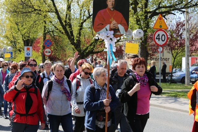 IV pielgrzymka do Łagiewnik wyrusza z Hałcnowa - cz. II