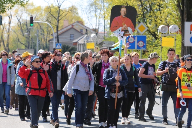 IV pielgrzymka do Łagiewnik wyrusza z Hałcnowa - cz. II