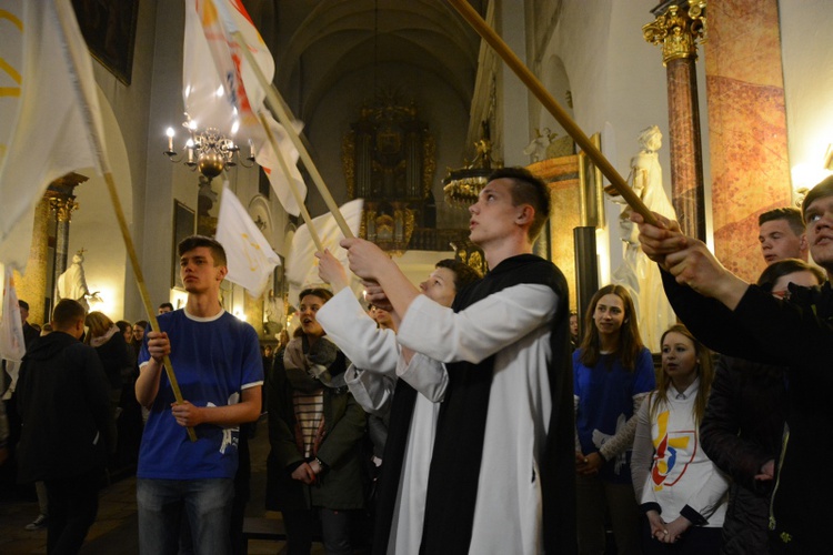 Wielkanocne czuwanie młodzieży w Jemielnicy