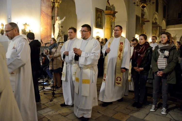 Wielkanocne czuwanie młodzieży w Jemielnicy