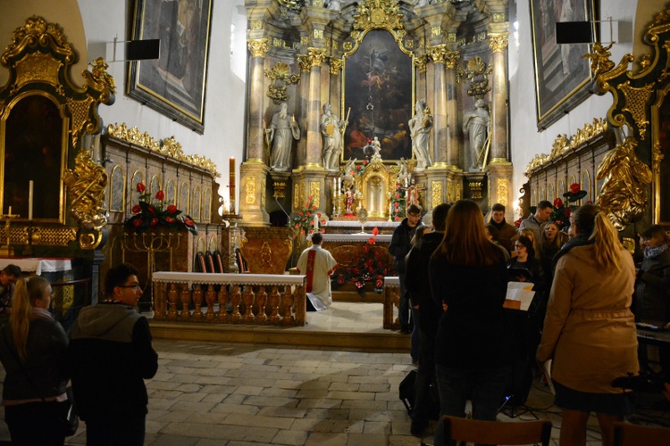 Wielkanocne czuwanie młodzieży w Jemielnicy