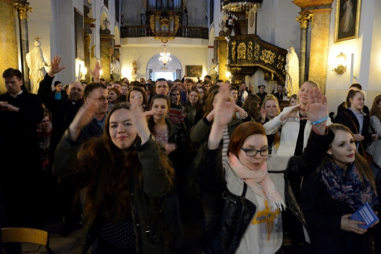 Wielkanocne czuwanie młodzieży w Jemielnicy