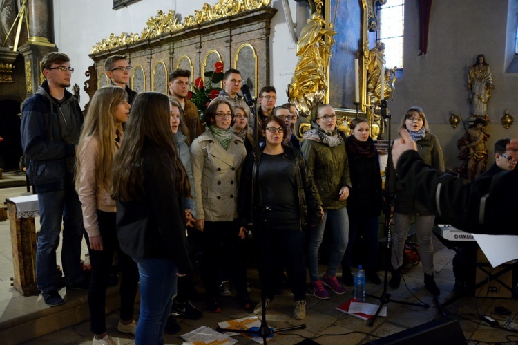 Wielkanocne czuwanie młodzieży w Jemielnicy