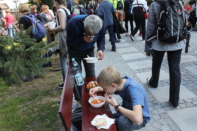 Pielgrzymi łagiewniccy w Kętach Podlesiu