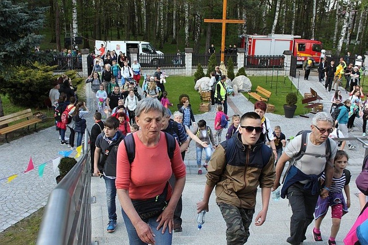 Pielgrzymi łagiewniccy w Kętach Podlesiu