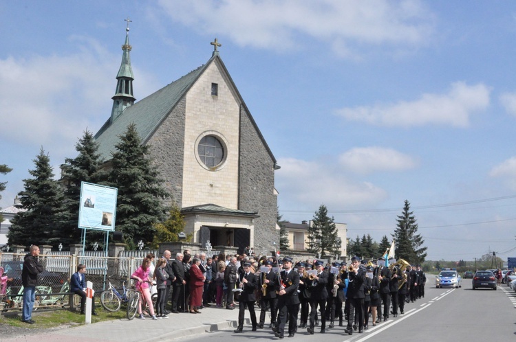 Parafia w Borzęcinie Dolnym ma 80 lat 