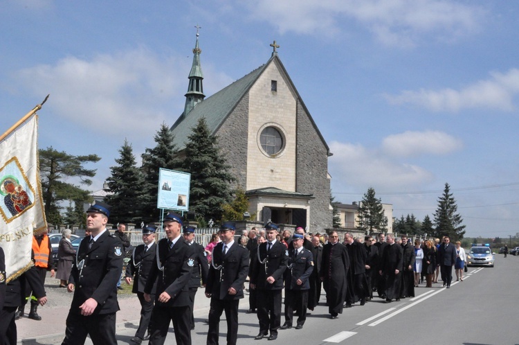 Parafia w Borzęcinie Dolnym ma 80 lat 