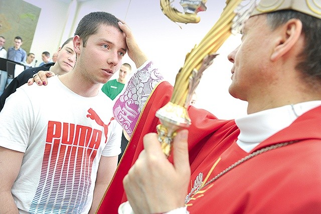 Rokrocznie bierzmowanie to jedno z wielkich świąt w zakładzie poprawczym w Świdnicy.