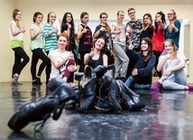  Najstarsza grupa taneczna zespołu Salake na treningu w Młodzieżowym Domu Kultury w Gliwicach. Niektóre z tancerek są w zespole już 14 lat.