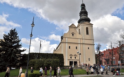 Kościół św. Jana Chrzciciela w Trzciance.  To tutaj od 70 lat posługują księża saletyni.