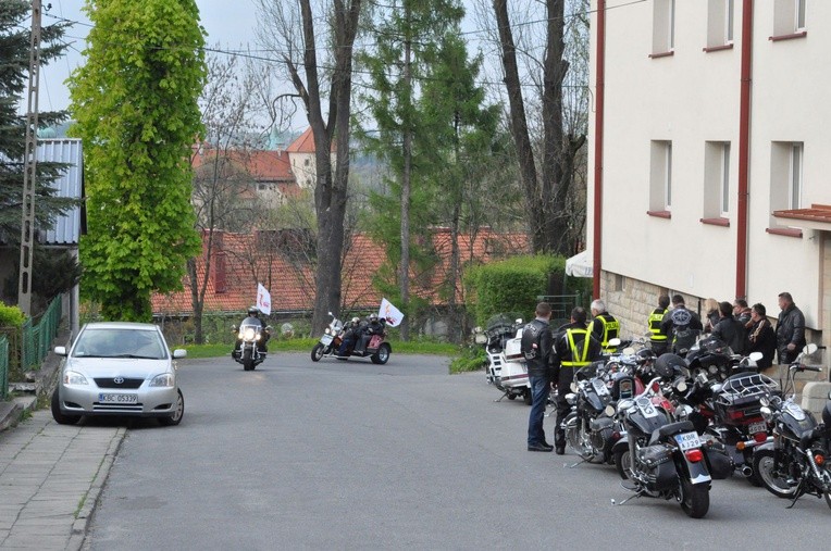 Znaki ŚDM w wiśnickim więzieniu